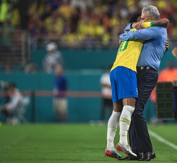 Tite vai manter Neymar e deve fazer poucas trocas para partida contra o Peru em Los Angeles