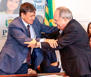 Governador empossa os dois primeiros secretários do mandato