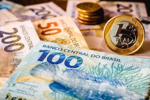 Corrigido, salário mínimo seria de R$ 1.285 em 2023; proposta prevê R$1.302