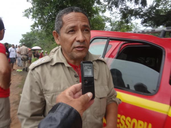 Ve&iacute;culo sai da pista, colide em &aacute;rvore e deixa duas pessoas mortas na BR-343.(Imagem:FlorianoNews)