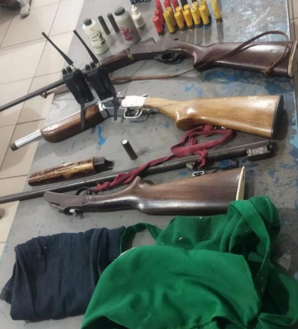 PM realiza prisão por violência doméstica e apreensão de armas no bairro Tiberão