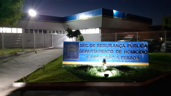 Homem é preso suspeito de matar mulher e ferir dois durante briga em bar no PI