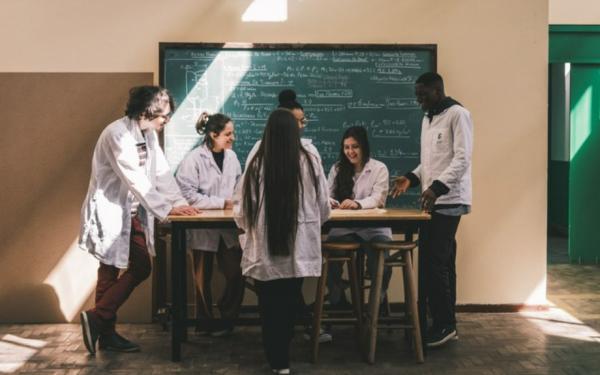 MEC repassa 1.383 cargos de professor para institutos federais
