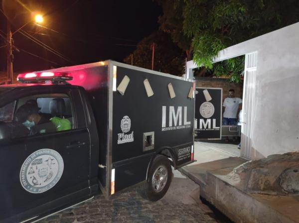 Idoso morre carbonizado após incêndio no quintal de casa na Zona Leste de Teresina