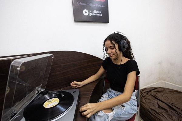 M&uacute;sicas antigas encantam o p&uacute;blico na Vinilteca Piauiense(Imagem:Regis Falc&atilde;o)