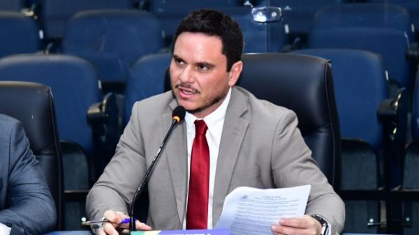 Vereador Carlos Eduardo cobra cumprimento da lei de acesso à informação de saúde do florianense