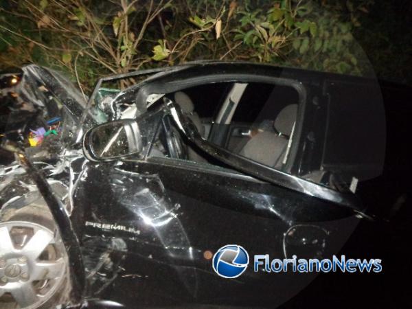 Colis&atilde;o frontal entre carros deixa tr&ecirc;s pessoas feridas na PI-140(Imagem:FlorianoNews)