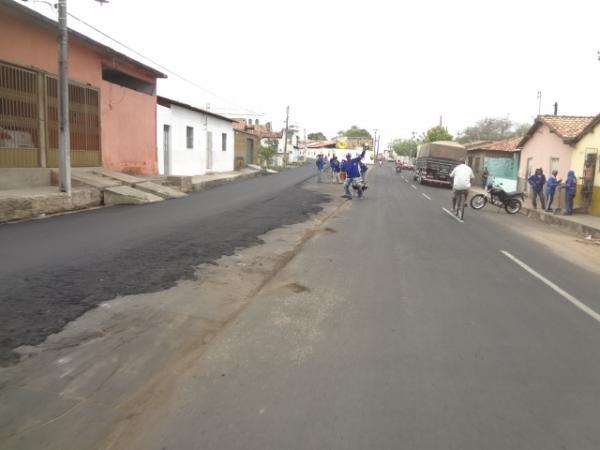 Retomada obras de pavimenta&ccedil;&atilde;o asf&aacute;ltica em Floriano.(Imagem:FlorianoNews)