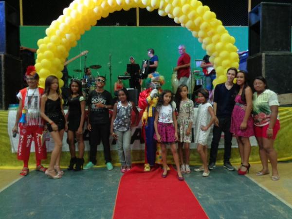Show do Carrapeta agitou Floriano na noite da última sexta-feira