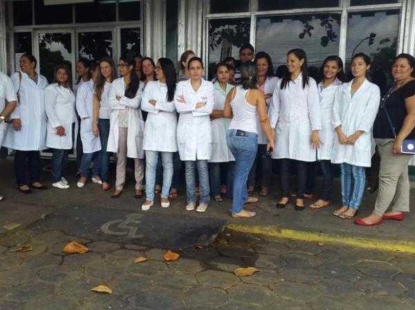 Enfermeiros e técnicos paralisam atividades na maior maternidade do PI