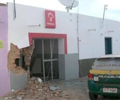 Bandidos explodem e levam dinheiro da agência do Bradesco de Dom Inocêncio