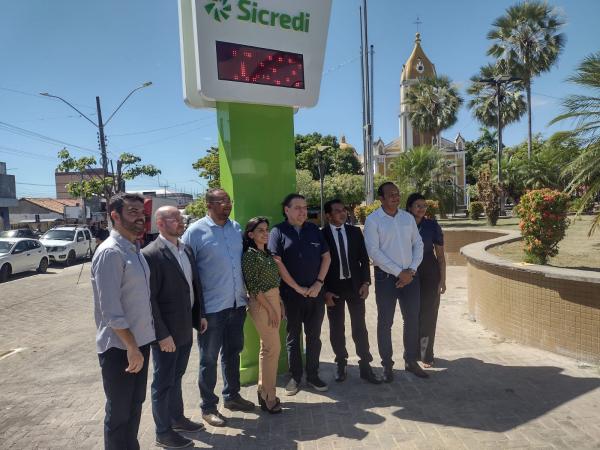 Sicredi inaugura rel&oacute;gio digital em Floriano.(Imagem:FlorianoNews)