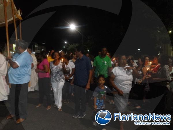 Cat&oacute;licos celebraram Corpus Christi com missa e prociss&atilde;o.(Imagem:FlorianoNews)