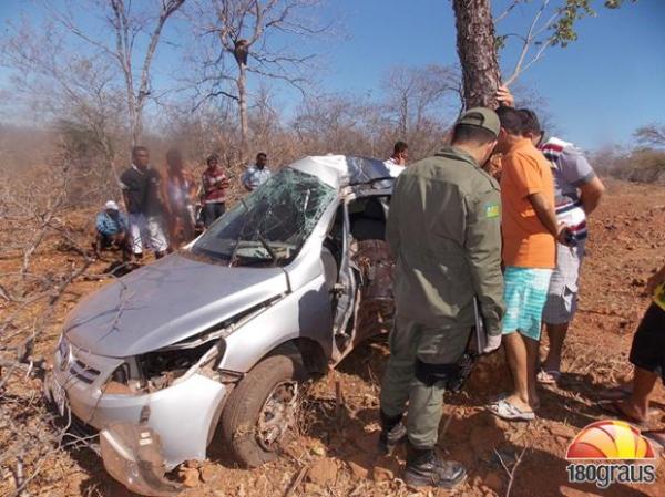 Acidente resulta em v&iacute;tima fatal entre as cidades de S&atilde;o Jos&eacute; do Peixe e S&atilde;o Francisco do Piau&iacute;(Imagem:180graus)