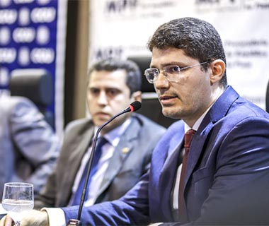 Procuradoria pede bloqueio de R$ 12 milhões e ressarcimentos de danos