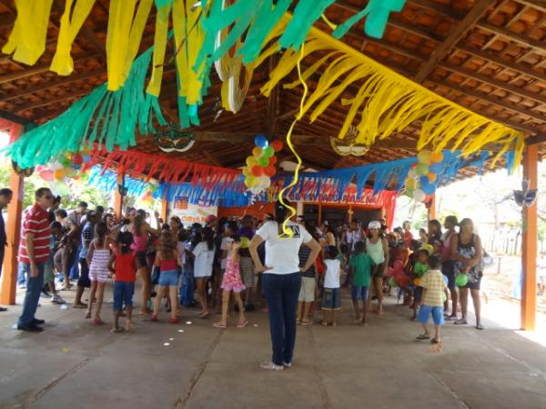 Realizado o arrastinho com crian&ccedil;as da zona rural. (Imagem: FlorianoNews)