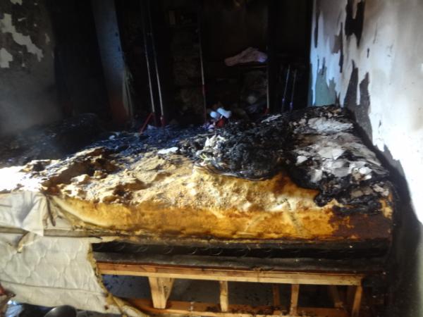 Inc&ecirc;ndio destr&oacute;i quarto de uma casa em Floriano.(Imagem:FlorianoNews)