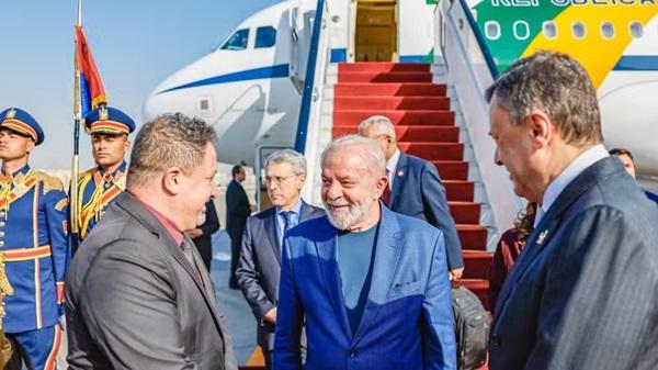 Lula chega ao Cairo para discutir guerra entre Israel e Hamas e assinar acordo sobre bioenergia