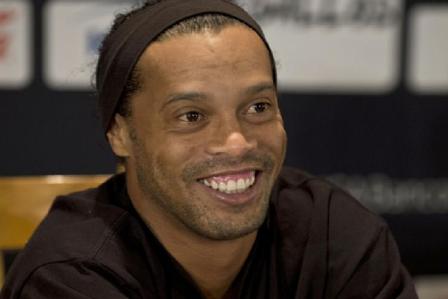 Na Rússia, jogador Ronaldinho Gaúcho descarta volta aos gramados