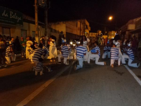 No &uacute;ltimo dia de Carnaval, escolas de samba se apresentam em Floriano (Imagem:FlorianoNews)