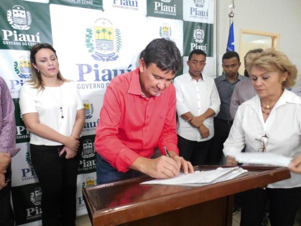 Wellington Dias inaugura novas instala&ccedil;&otilde;es da Delegacia Regional de Floriano.(Imagem:FlorianoNews)
