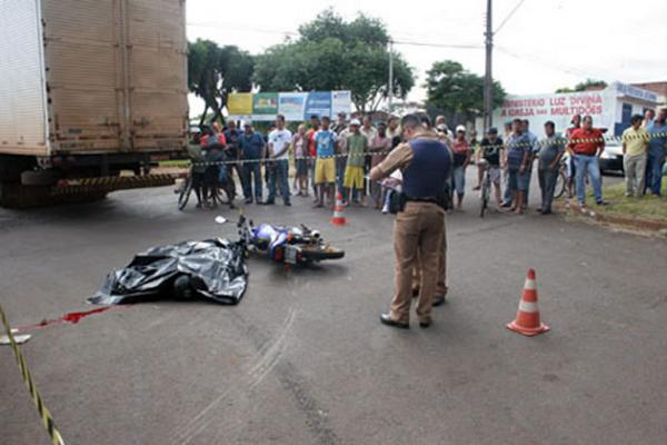 Josenias Cruz Marinho que pilotava numa motocicleta que colidiu frontalmente com dois caminh&otilde;es.(Imagem:Caroline Oliveira)