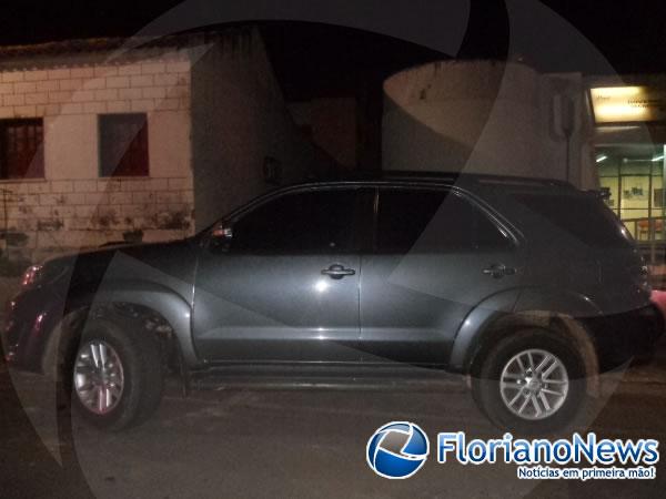 Ve&iacute;culo SW4 seria usado para a fuga da quadrilha.(Imagem:FlorianoNews)