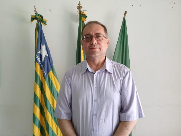 Sec. Lauro Cronemberger afirma que Prefeitura busca liberação de pagamento dos cuidadores escolares