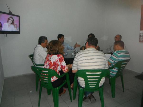 Representantes de coligações acertam regras para debate em Floriano