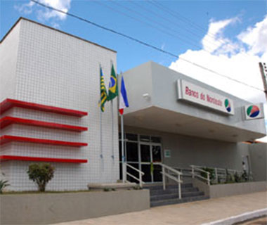 Bando tenta arrombar agência do BNB em Uruçuí e alarme é acionado