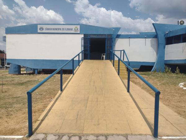 C&acirc;mara Municipal de Floriano sediar&aacute; o lan&ccedil;amento de livros sobre Cruzeiro e Atl&eacute;tico Mineiro.(Imagem:FlorianoNews)