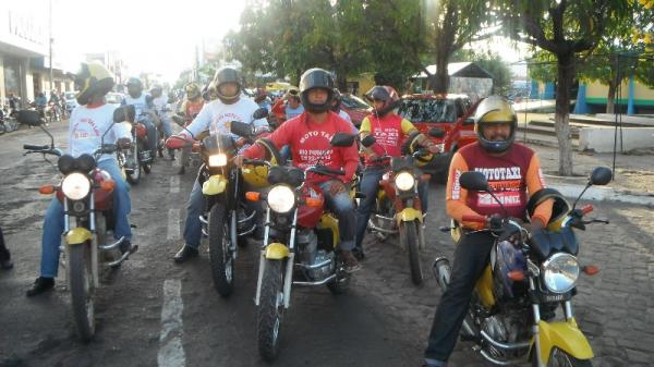 Moto-taxistas realizam protesto com buzina&ccedil;o em Floriano.(Imagem:FlorianoNews)