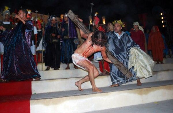 Grupo Escalet faz últimos preparos para apresentação da Paixão de Cristo 2013
