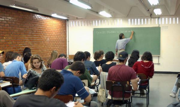 FNDE prorroga prazos de formalização e aditamento do Fies