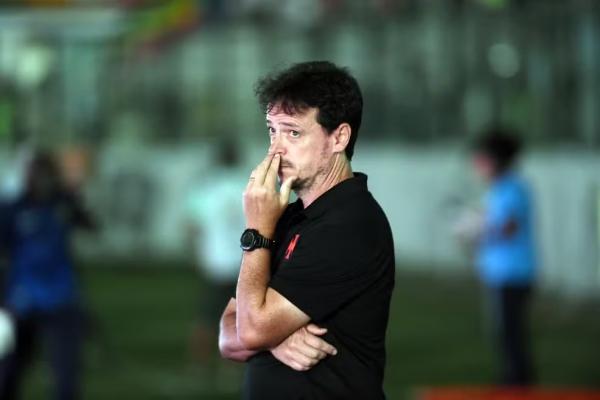 Vasco tem seis meses para pagar multa por rescisão com Fernando Diniz