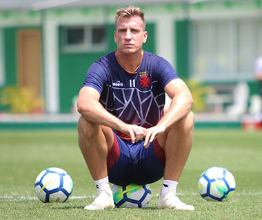 Vasco visita o Paraná para fugir da zona da degola