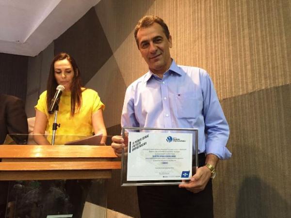 Gilberto Júnior recebe selo de Prefeito Empreendedor pelo Sebrae-PI