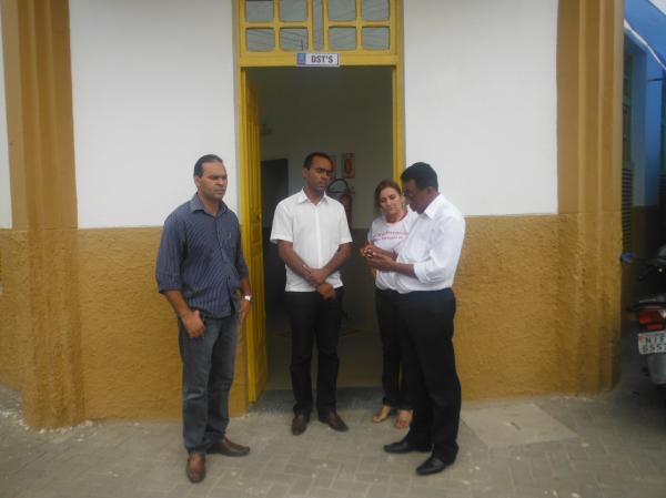 Prefeito Joel visitou o pr&eacute;dio do Centro de Testagem e Aconselhameto.(Imagem:FlorianoNews)