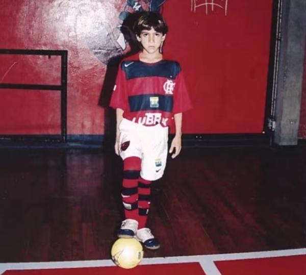 Pedro, ainda crian&ccedil;a, no futsal do Flamengo.(Imagem:Reprodu&ccedil;&atilde;o)