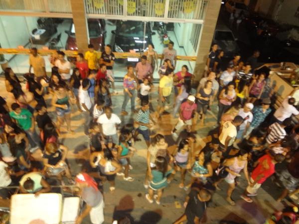Capil&eacute; e Banda animaram arrast&atilde;o de anivers&aacute;rio de Floriano.(Imagem:FlorianoNews)