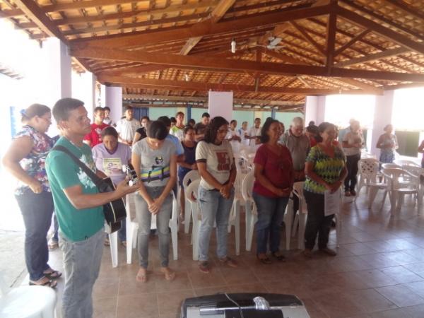 Paroquianos de Bar&atilde;o de Graja&uacute; lan&ccedil;am projeto de espiritualidade.(Imagem:FlorianoNews)