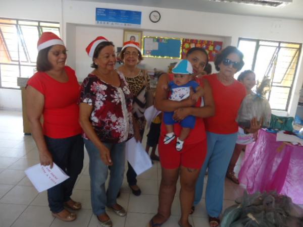 Gestantes recebem kits de enxovais para beb&ecirc;s em Floriano.(Imagem:FlorianoNews)