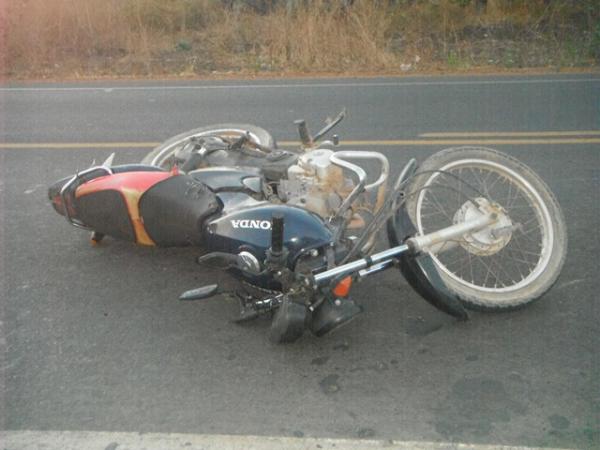 Acidente entre carro e moto &eacute; registrado na Rodovia PI 140 em Floriano.(Imagem:FlorianoNews)