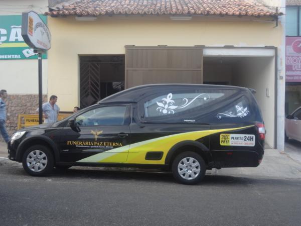 Funerária Paz Eterna conta com novo veículo funerário