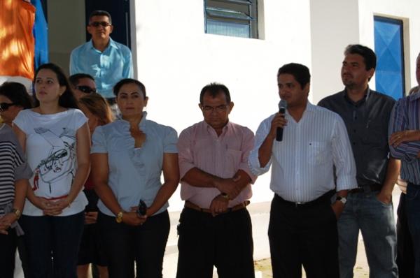 Autoridades na inaugura&ccedil;&atilde;o do matadouro em 2010(Imagem:Floriano News)