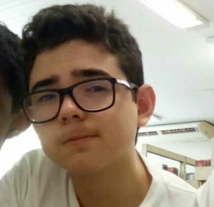 Estudante morre por descarga elétrica ao carregar celular na Capital