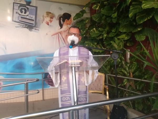 Momento de oração marca um ano de funcionamento do Setor Covid do HRTN