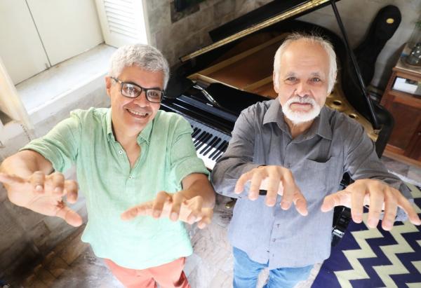 Pianistas Cristovão Bastos e Leandro Braga arquitetam álbum a quatro mãos com as vozes de Paula Sant