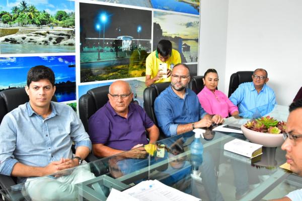 Vereadores En&eacute;as Maia, Ant&ocirc;nio Jos&eacute;, Joab Curvina, Daguia e Salom&atilde;o Holanda.(Imagem:CMF)