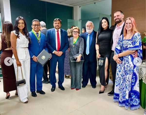 Deputado Dr. Francisco Costa recebe Medalha do M&eacute;rito Legislativo da C&acirc;mara de Teresina(Imagem:Reprodu&ccedil;&atilde;o/Instagram )
